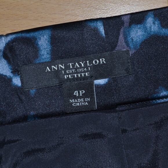 Ann Taylor Cheetah Print Pencil Skirt Size 4P - Picture 2 of 3